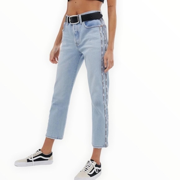 𝅺levi's 501 Light Wash Logo Tape Button Fly High Rise Crop Jeans, 30x26 - Picture 1 of 11